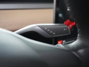 Model 3 LONGRANGE DUAL-MOTOR NAVI KAMERA DAB AHK