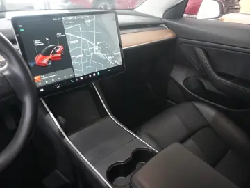 Model 3 LONGRANGE DUAL-MOTOR NAVI KAMERA DAB AHK