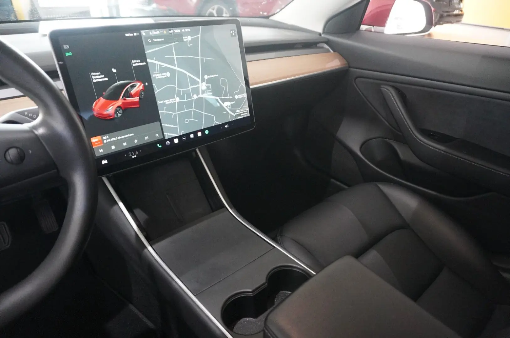 Model 3 LONGRANGE DUAL-MOTOR NAVI KAMERA DAB AHK