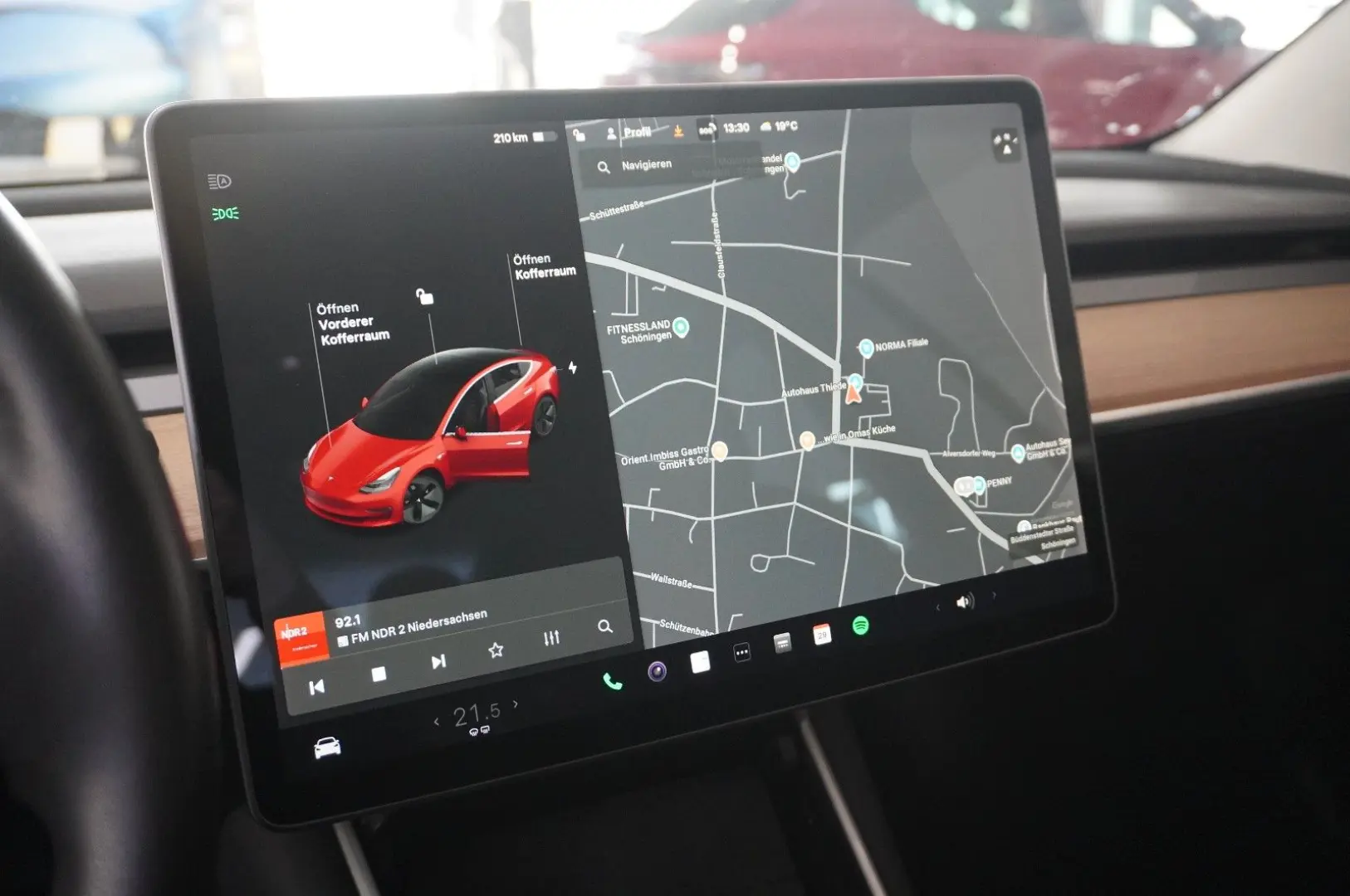 Model 3 LONGRANGE DUAL-MOTOR NAVI KAMERA DAB AHK