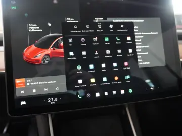 Model 3 LONGRANGE DUAL-MOTOR NAVI KAMERA DAB AHK