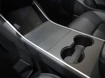 Model 3 LONGRANGE DUAL-MOTOR NAVI KAMERA DAB AHK