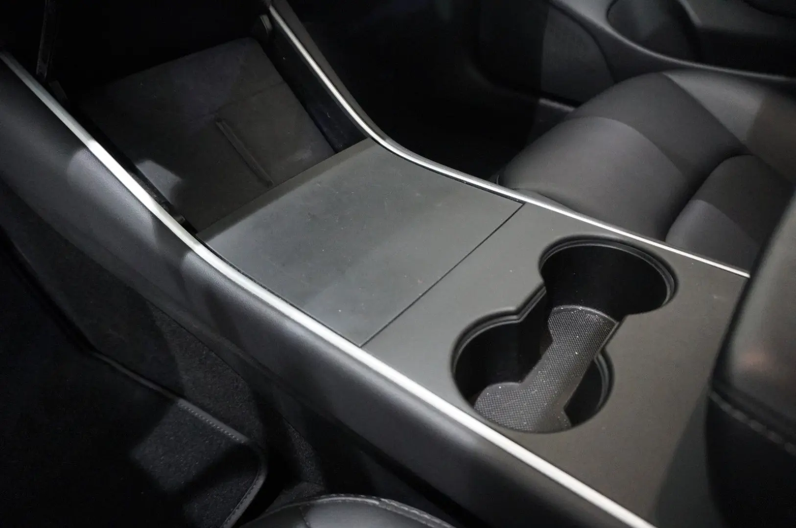 Model 3 LONGRANGE DUAL-MOTOR NAVI KAMERA DAB AHK