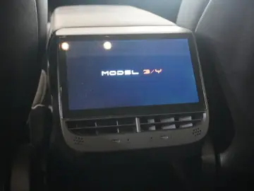 Model 3 LONGRANGE DUAL-MOTOR NAVI KAMERA DAB AHK