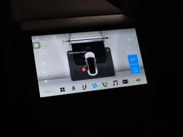 Model 3 LONGRANGE DUAL-MOTOR NAVI KAMERA DAB AHK