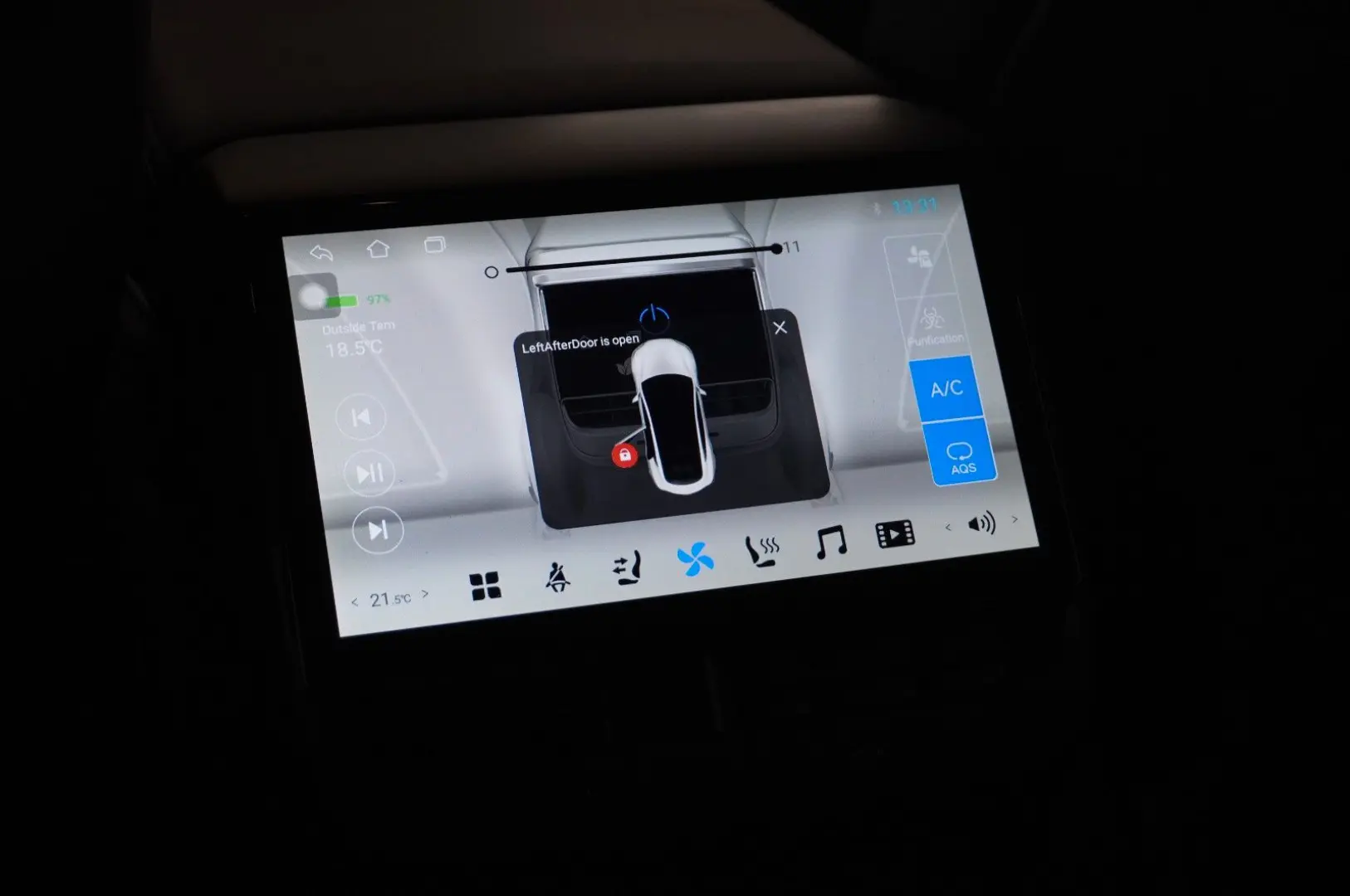 Model 3 LONGRANGE DUAL-MOTOR NAVI KAMERA DAB AHK