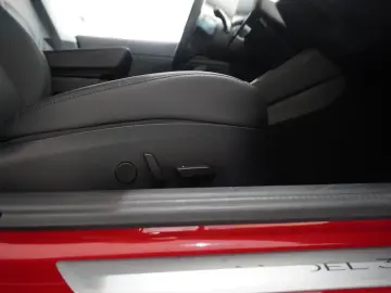 Model 3 LONGRANGE DUAL-MOTOR NAVI KAMERA DAB AHK