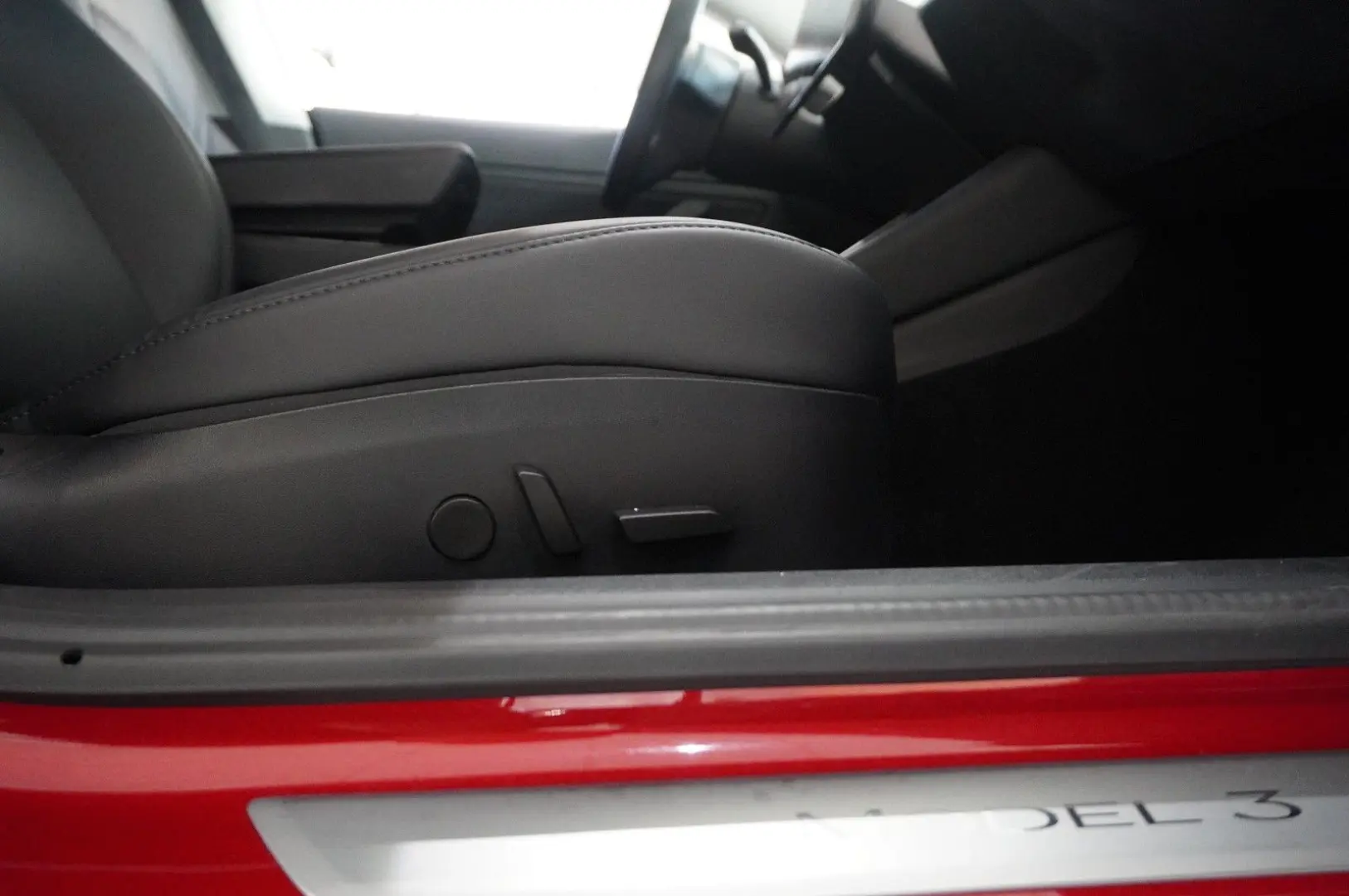 Model 3 LONGRANGE DUAL-MOTOR NAVI KAMERA DAB AHK