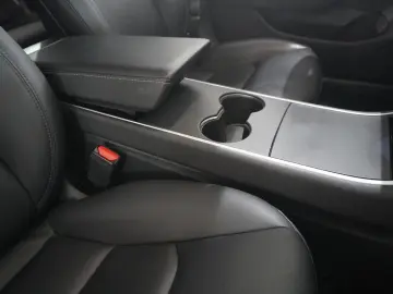 Model 3 LONGRANGE DUAL-MOTOR NAVI KAMERA DAB AHK
