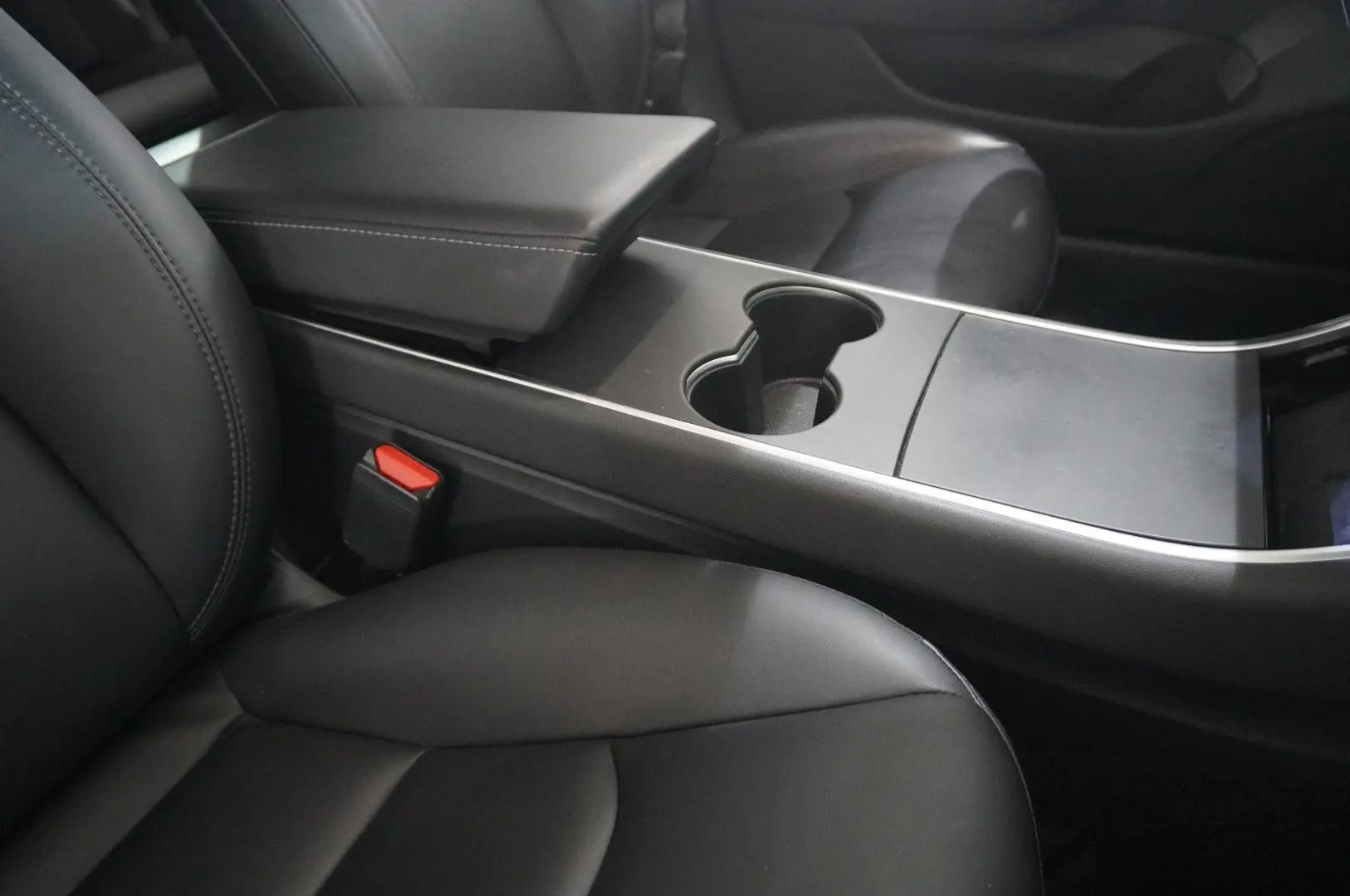 Model 3 LONGRANGE DUAL-MOTOR NAVI KAMERA DAB AHK