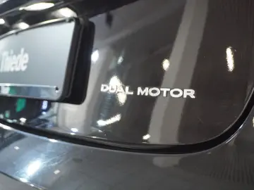 Model 3 LONGRANGE DUAL-MOTOR NAVI KAMERA SH PANO