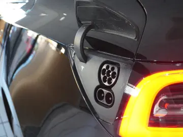 Model 3 LONGRANGE DUAL-MOTOR NAVI KAMERA SH PANO