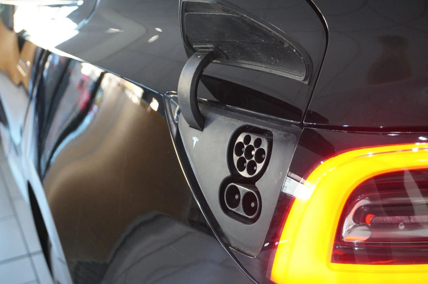 Model 3 LONGRANGE DUAL-MOTOR NAVI KAMERA SH PANO