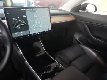 Model 3 LONGRANGE DUAL-MOTOR NAVI KAMERA SH PANO