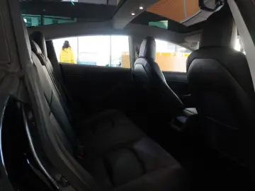 Model 3 LONGRANGE DUAL-MOTOR NAVI KAMERA SH PANO