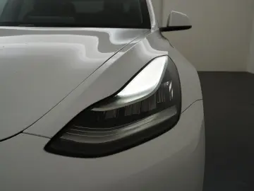 Model 3 Long Range AWD 75kWh LMF 19  Navi Ecc Le