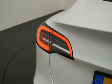 Model 3 Long Range AWD 75kWh LMF 19  Navi Ecc Le