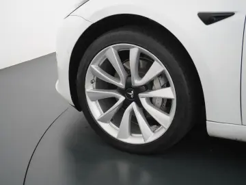 Model 3 Long Range AWD 75kWh LMF 19  Navi Ecc Le