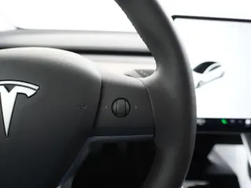 Model 3 Long Range AWD 75kWh LMF 19  Navi Ecc Le