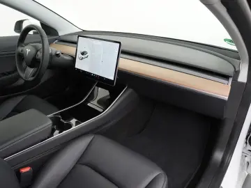 Model 3 Long Range AWD 75kWh LMF 19  Navi Ecc Le