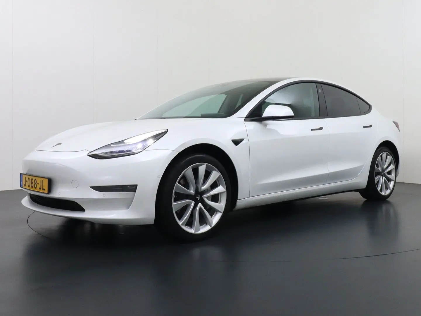 Model 3 Long Range AWD 75kWh LMF 19  Navi Ecc Le