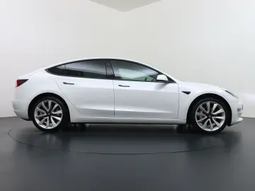 Model 3 Long Range AWD 75kWh LMF 19  Navi Ecc Le