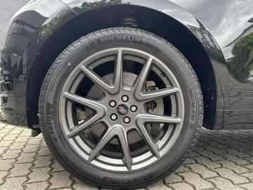 Range Rover Velar D300 Dynamic HSE