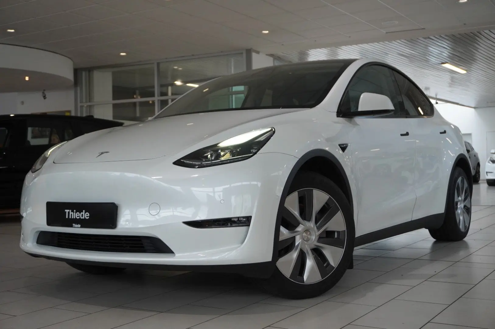 Model Y LONGRANGE DUAL-MOTOR NAVI KAMERA DAB AMD