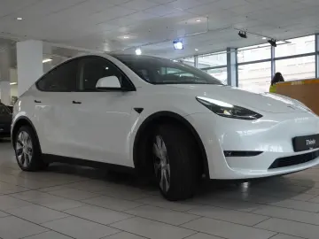 Model Y LONGRANGE DUAL-MOTOR NAVI KAMERA DAB AMD