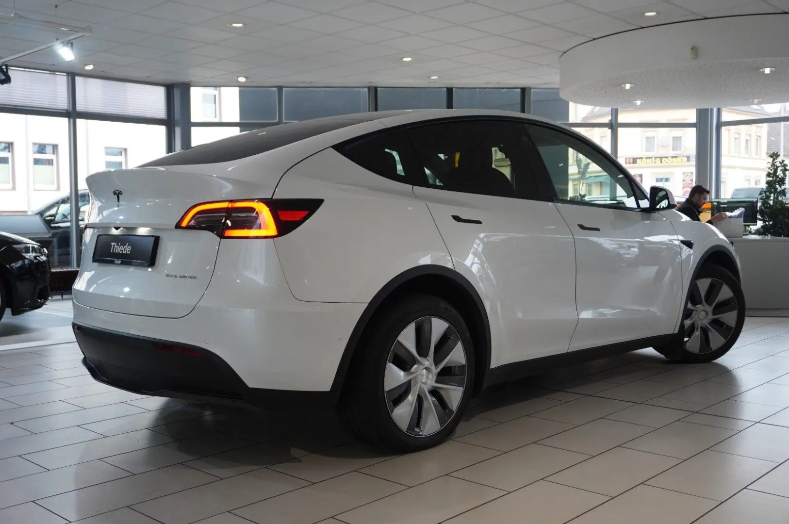 Model Y LONGRANGE DUAL-MOTOR NAVI KAMERA DAB AMD