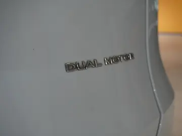 Model Y LONGRANGE DUAL-MOTOR NAVI KAMERA DAB AMD