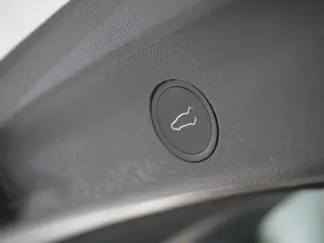 Model Y LONGRANGE DUAL-MOTOR NAVI KAMERA DAB AMD