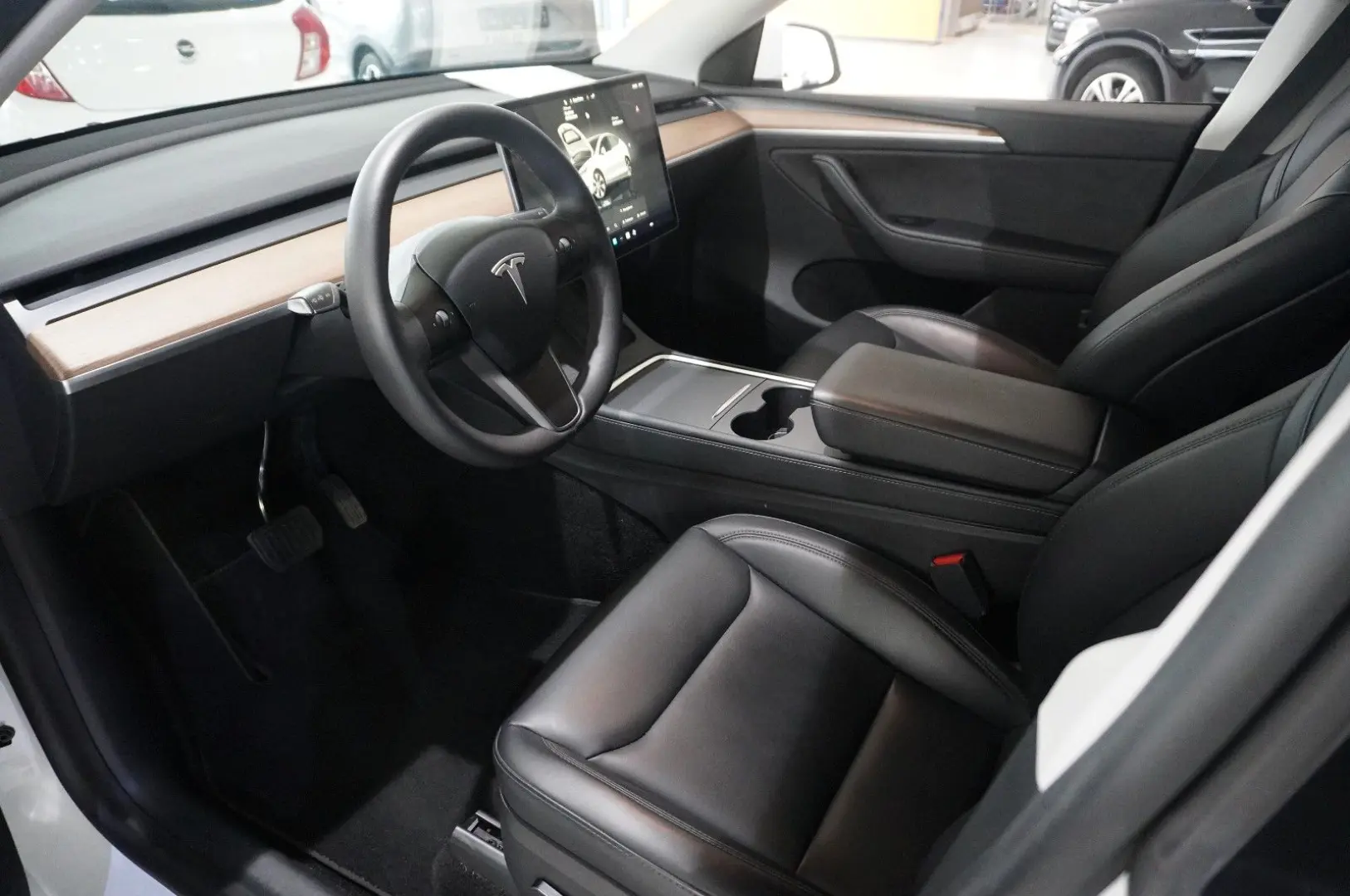 Model Y LONGRANGE DUAL-MOTOR NAVI KAMERA DAB AMD