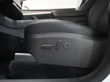 Model Y LONGRANGE DUAL-MOTOR NAVI KAMERA DAB AMD