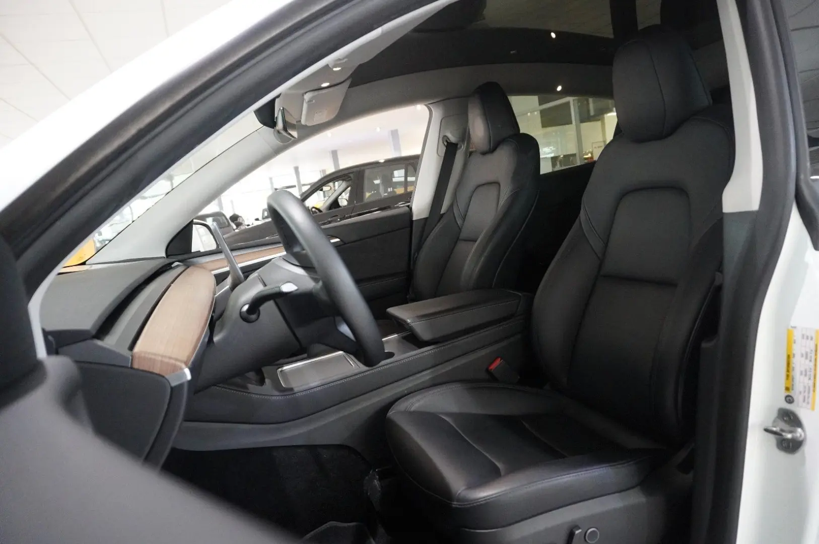 Model Y LONGRANGE DUAL-MOTOR NAVI KAMERA DAB AMD