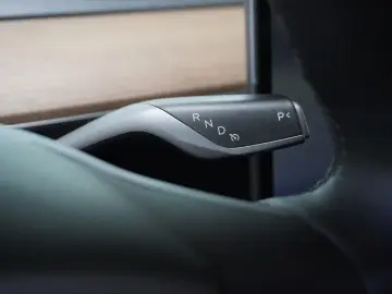 Model Y LONGRANGE DUAL-MOTOR NAVI KAMERA DAB AMD
