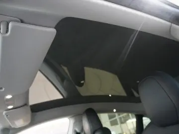 Model Y LONGRANGE DUAL-MOTOR NAVI KAMERA DAB AMD