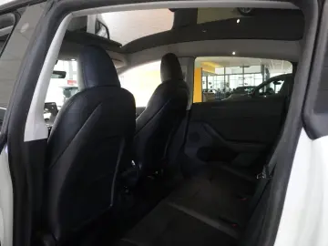 Model Y LONGRANGE DUAL-MOTOR NAVI KAMERA DAB AMD