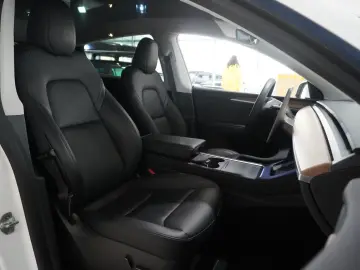 Model Y LONGRANGE DUAL-MOTOR NAVI KAMERA DAB AMD