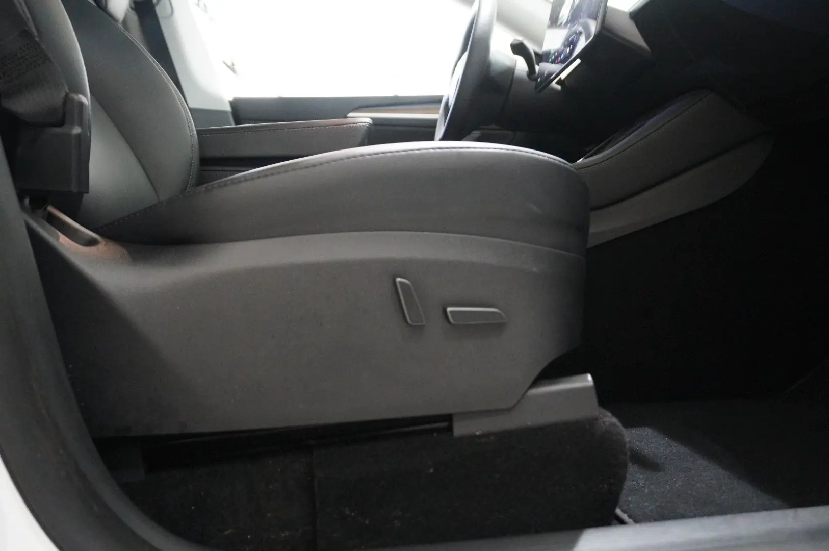 Model Y LONGRANGE DUAL-MOTOR NAVI KAMERA DAB AMD