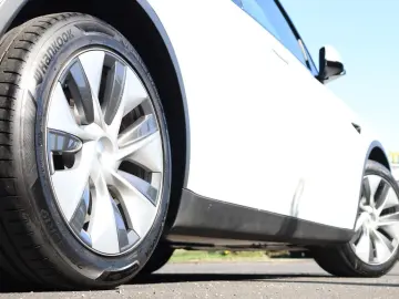 Model Y Long Range Dual AWD   MWST PANO MATRIX