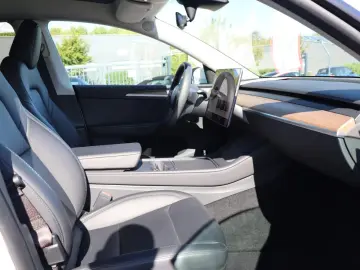 Model Y Long Range Dual AWD   MWST PANO MATRIX