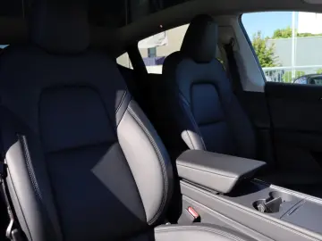 Model Y Long Range Dual AWD   MWST PANO MATRIX