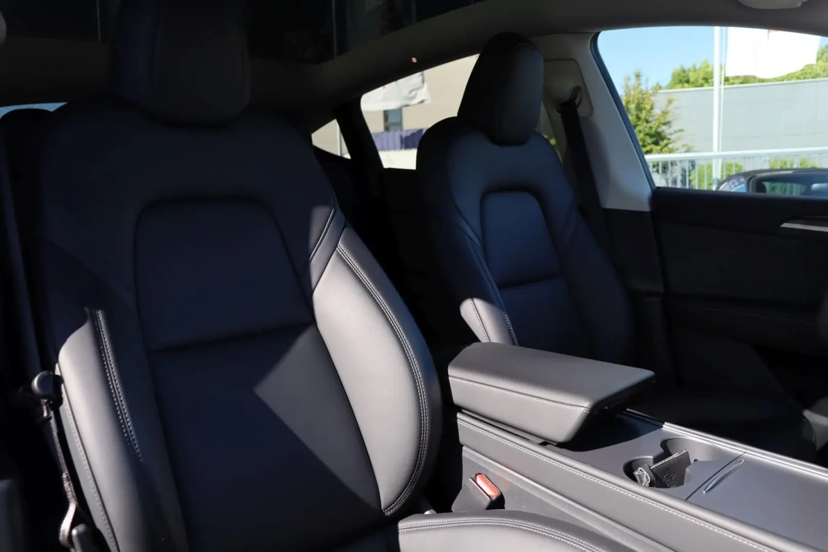 Model Y Long Range Dual AWD   MWST PANO MATRIX