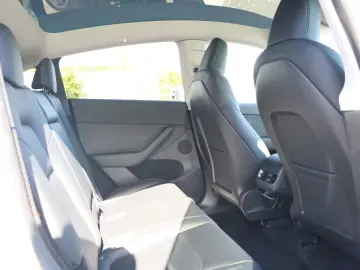 Model Y Long Range Dual AWD   MWST PANO MATRIX