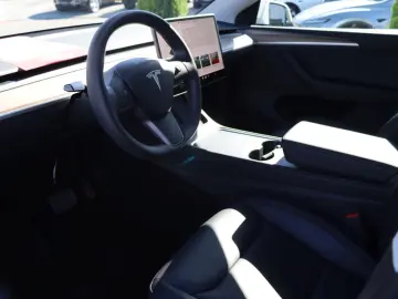 Model Y Long Range Dual AWD   MWST PANO MATRIX