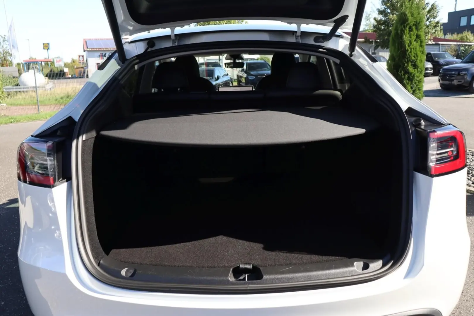 Model Y Long Range Dual AWD   MWST PANO MATRIX