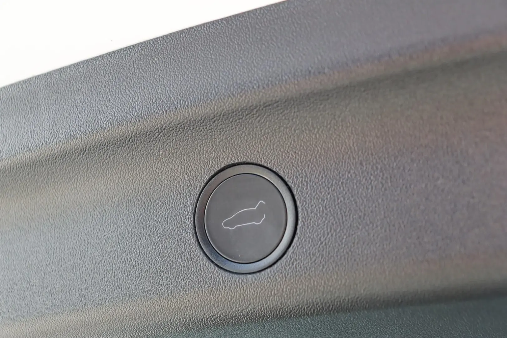 Model Y Long Range Dual AWD   MWST PANO MATRIX