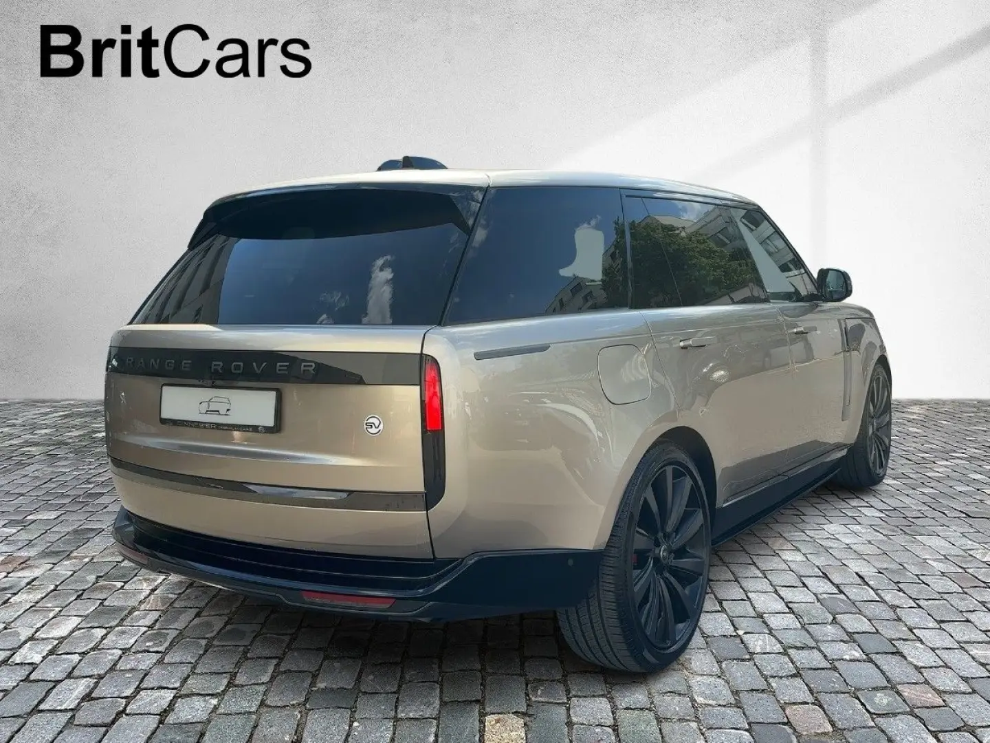 Range Rover LWB 4.4 Benzin P615 SV NP 300.000