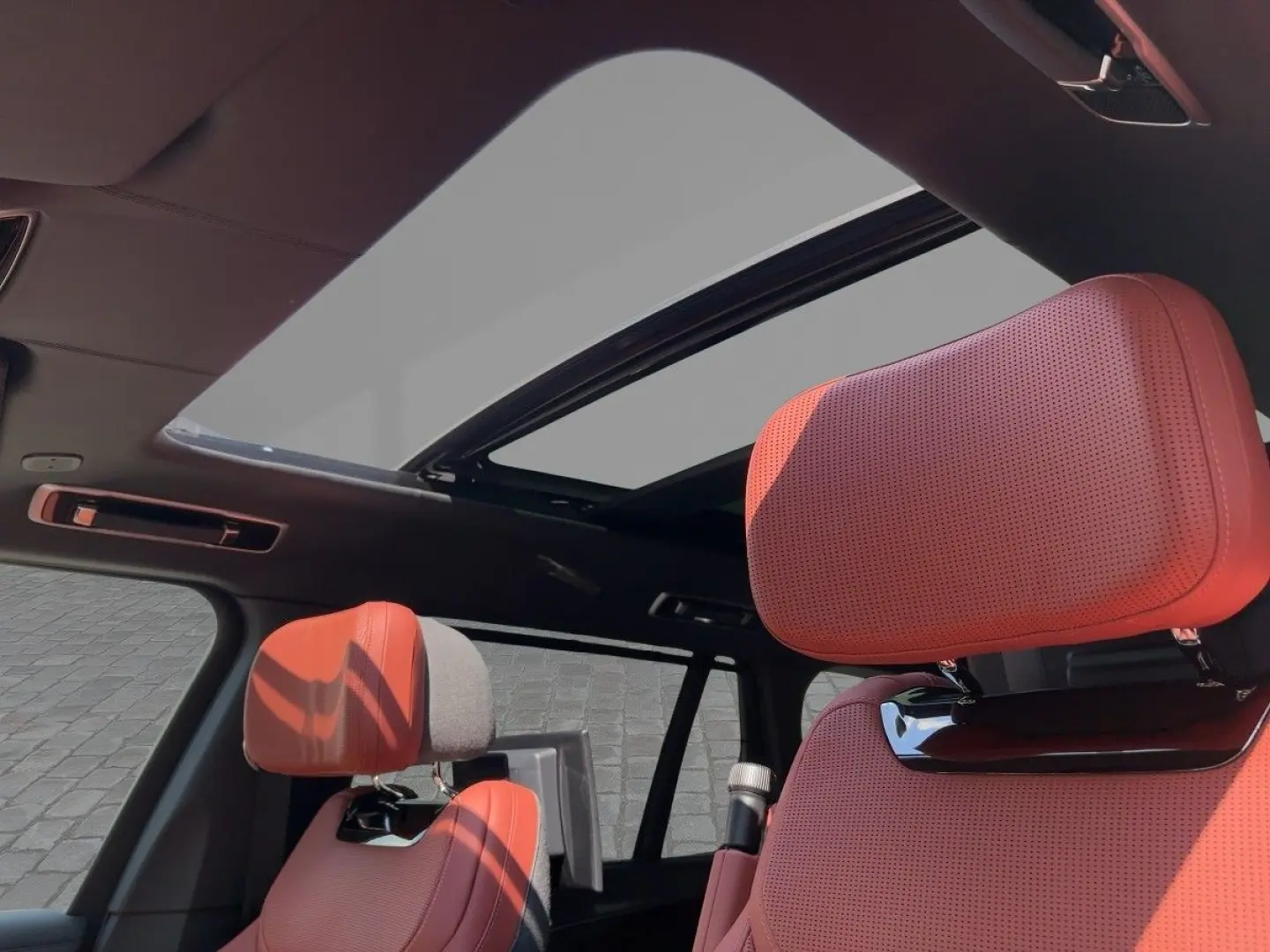 Range Rover LWB 4.4 Benzin P615 SV NP 300.000